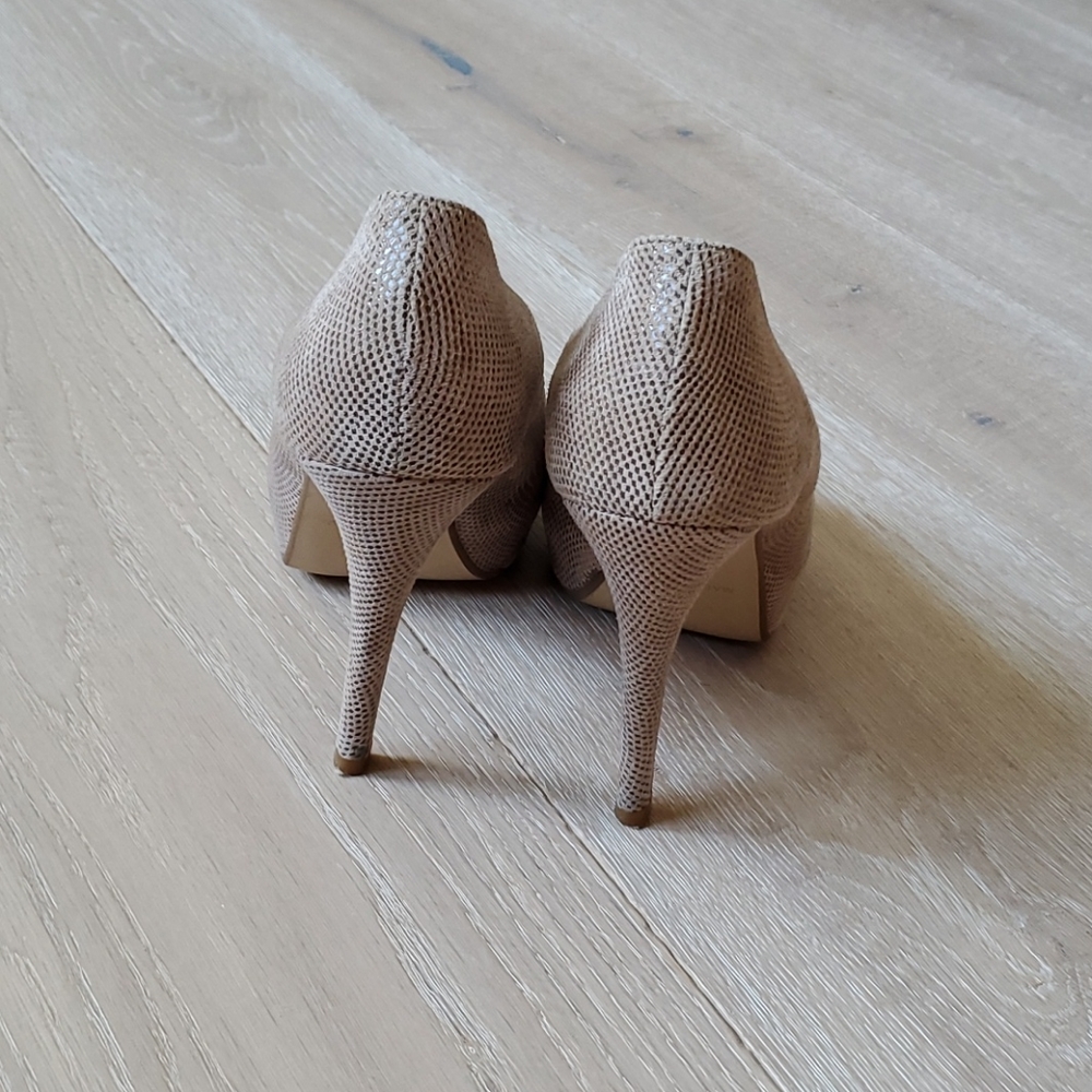 High heel shoes - Picture 7 of 11